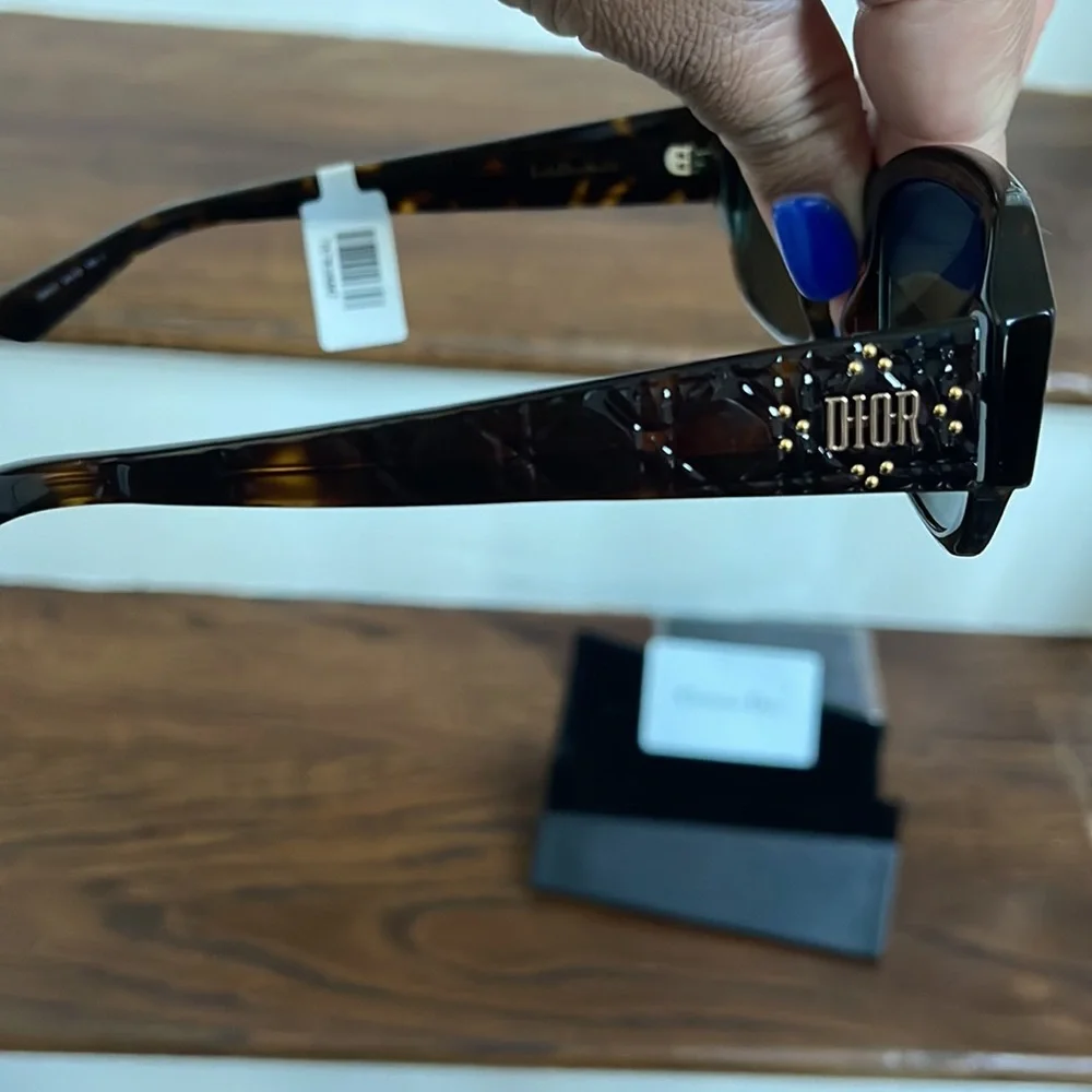 ❌SOLD ❌ Lady Dior Sunglasses - Picture 7 of 11